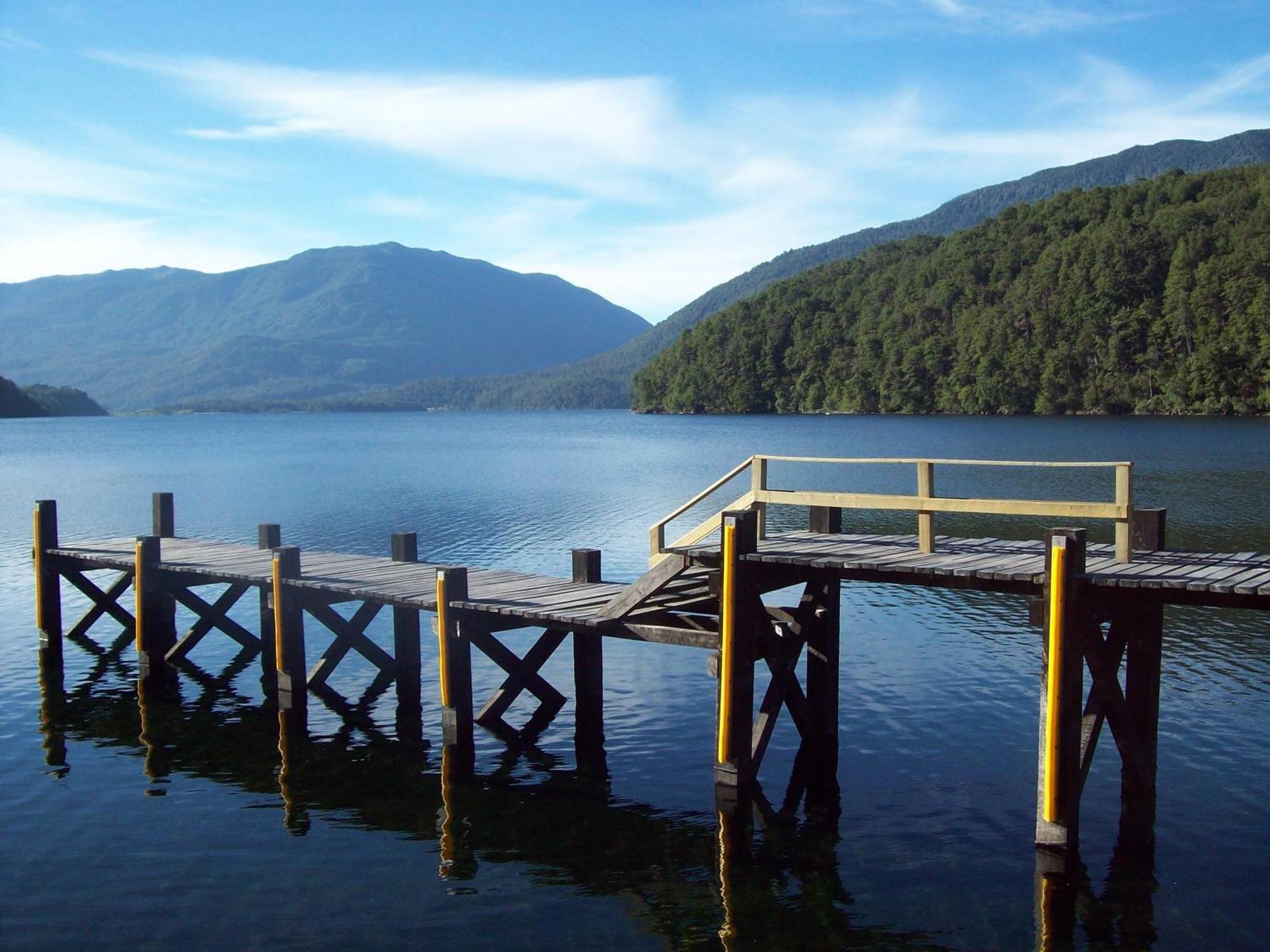 Apart Hotel Robles Del Sur San Martin de los Andes Bagian luar foto