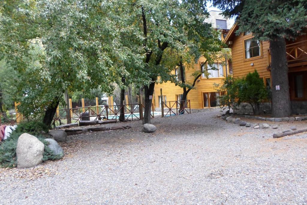 Apart Hotel Robles Del Sur San Martin de los Andes Bagian luar foto