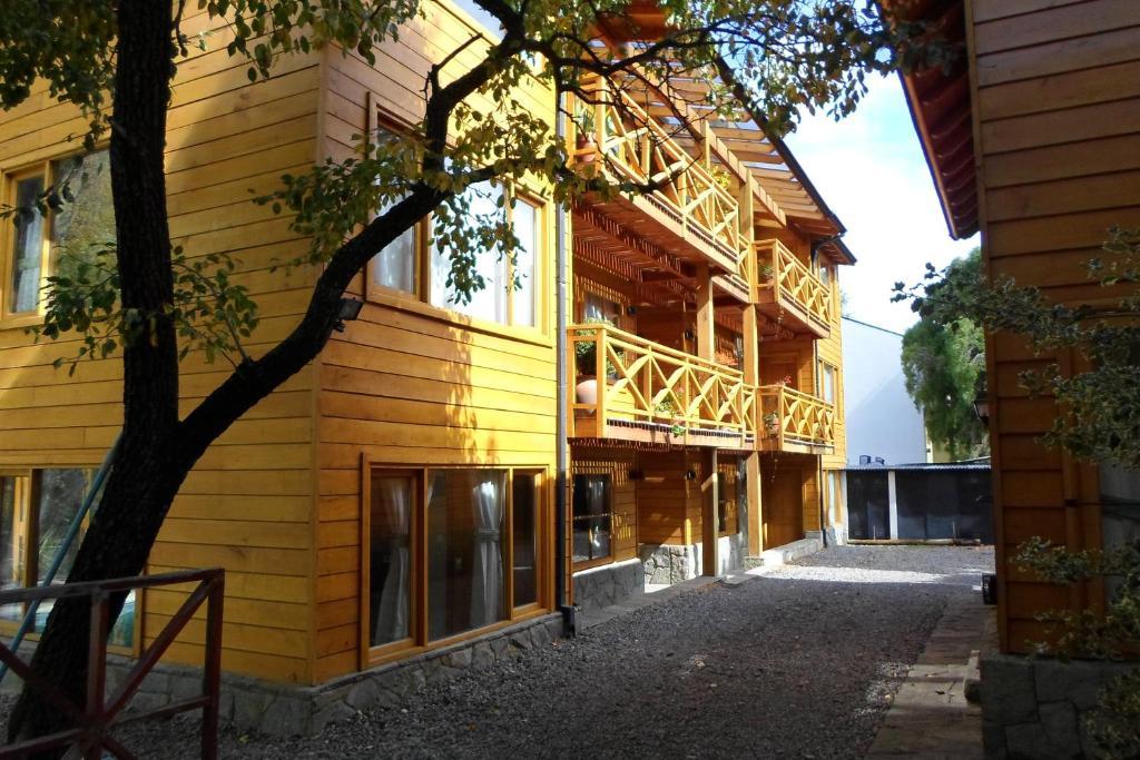 Apart Hotel Robles Del Sur San Martin de los Andes Bagian luar foto