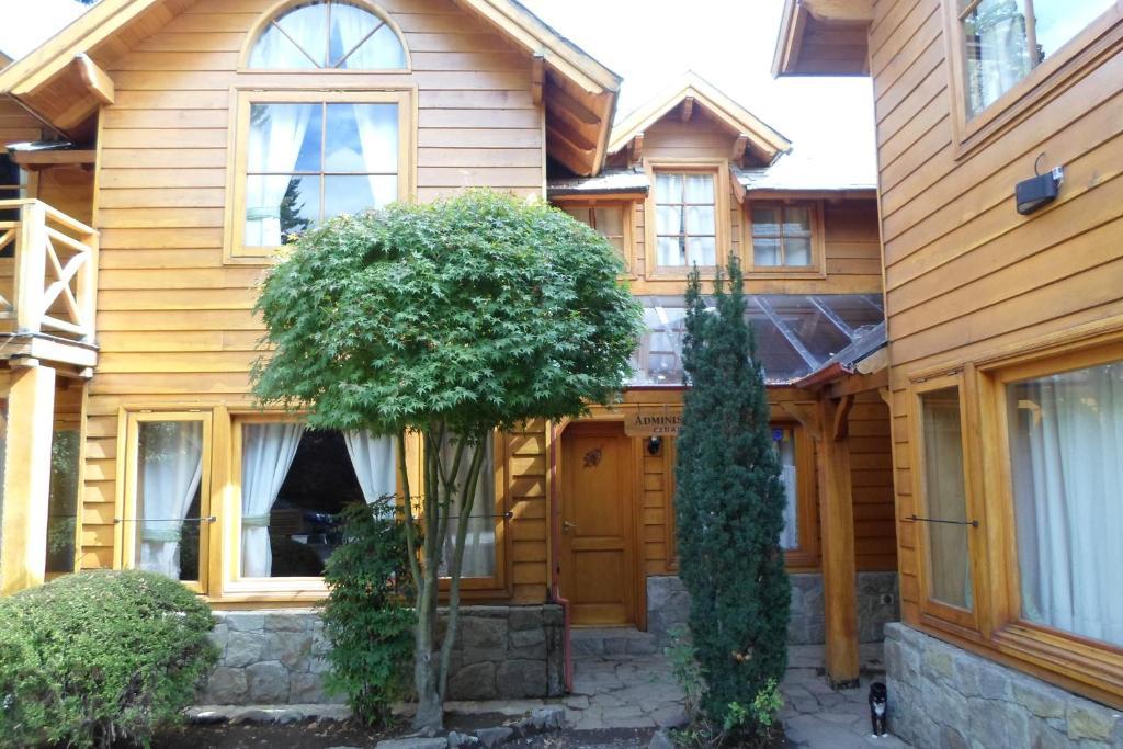 Apart Hotel Robles Del Sur San Martin de los Andes Bagian luar foto