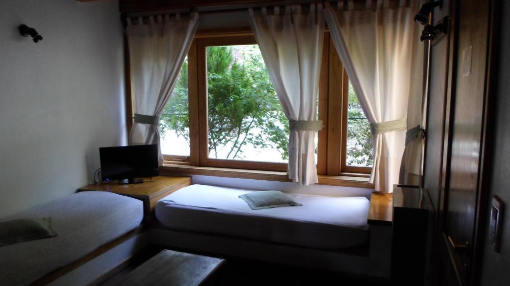 Apart Hotel Robles Del Sur San Martin de los Andes Ruang foto