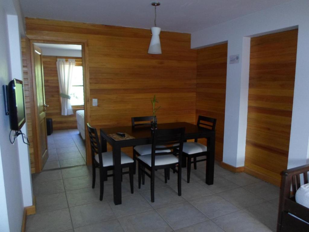 Apart Hotel Robles Del Sur San Martin de los Andes Ruang foto