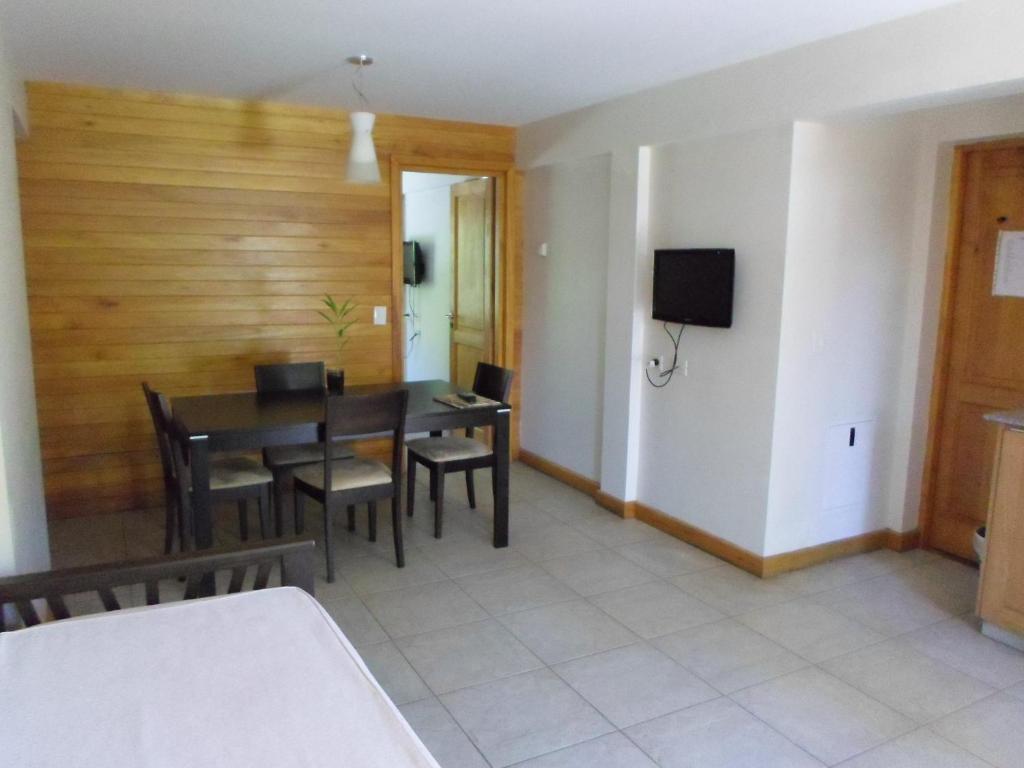 Apart Hotel Robles Del Sur San Martin de los Andes Ruang foto