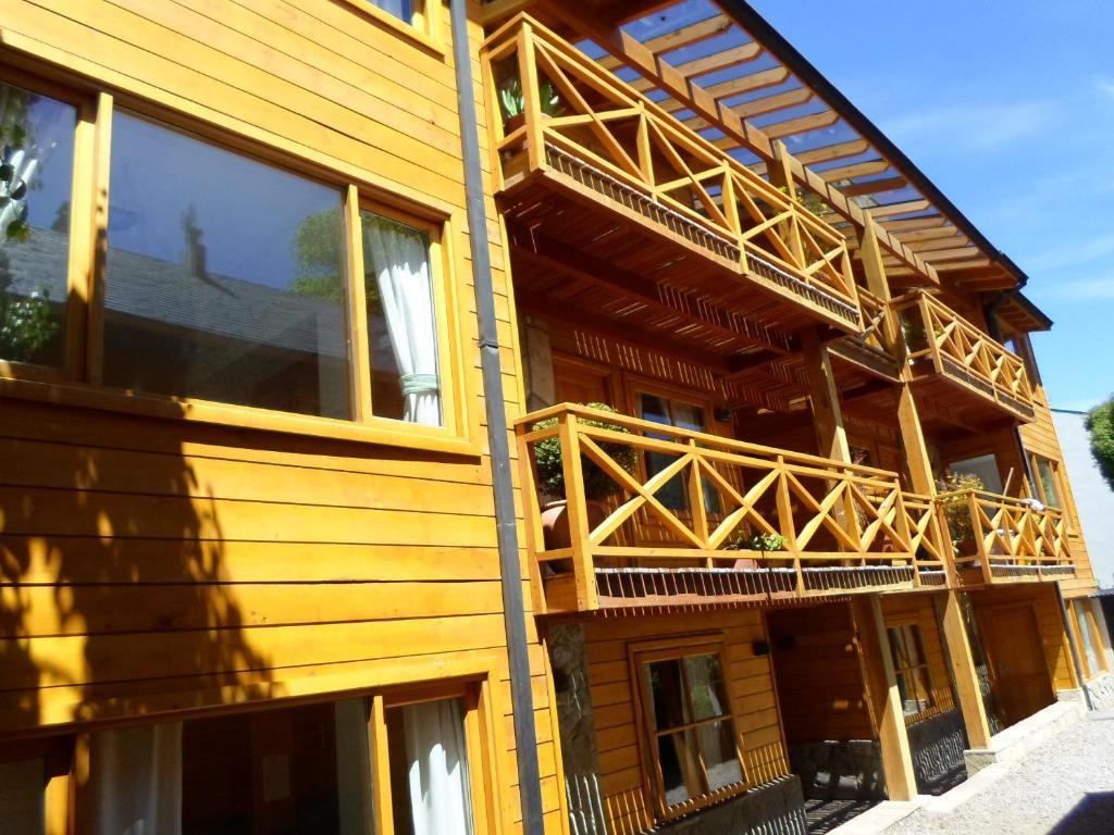 Apart Hotel Robles Del Sur San Martin de los Andes Bagian luar foto