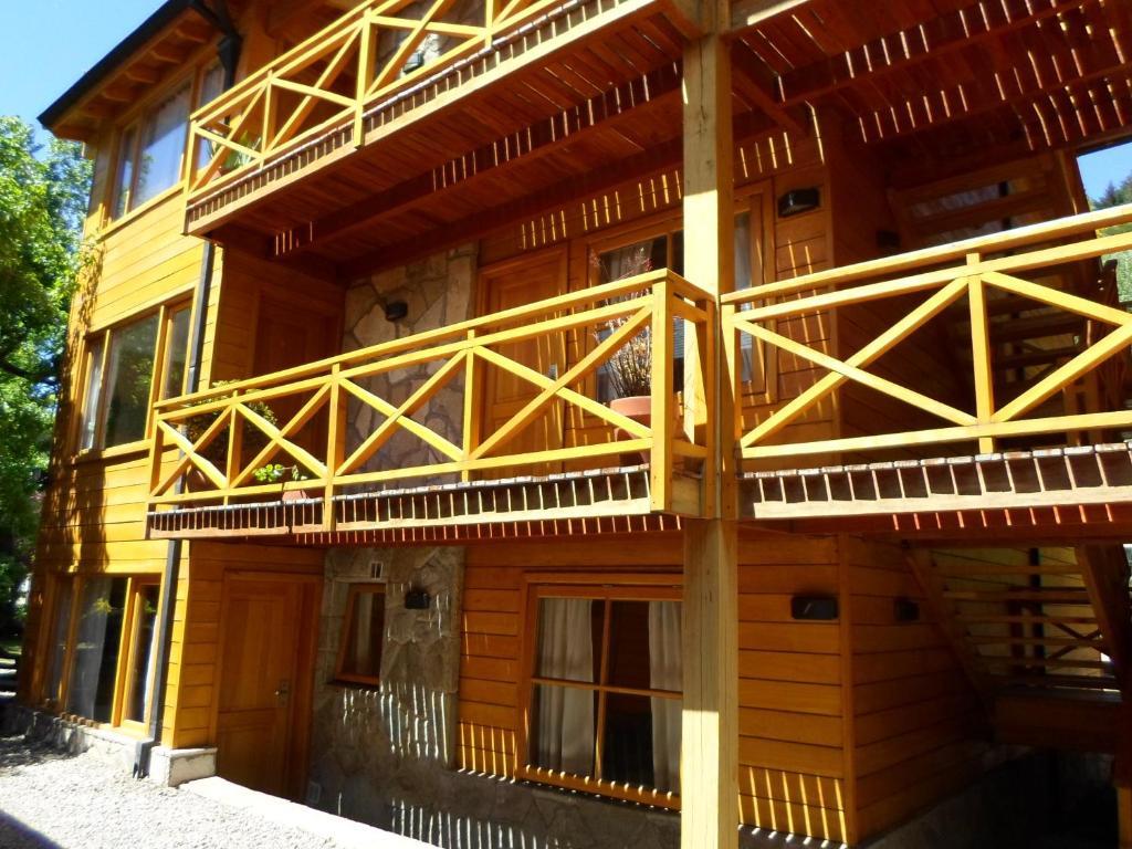 Apart Hotel Robles Del Sur San Martin de los Andes Bagian luar foto